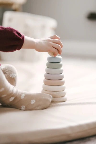 Tour d'empilage en bois et silicone - Mousse Café coop de solidarité