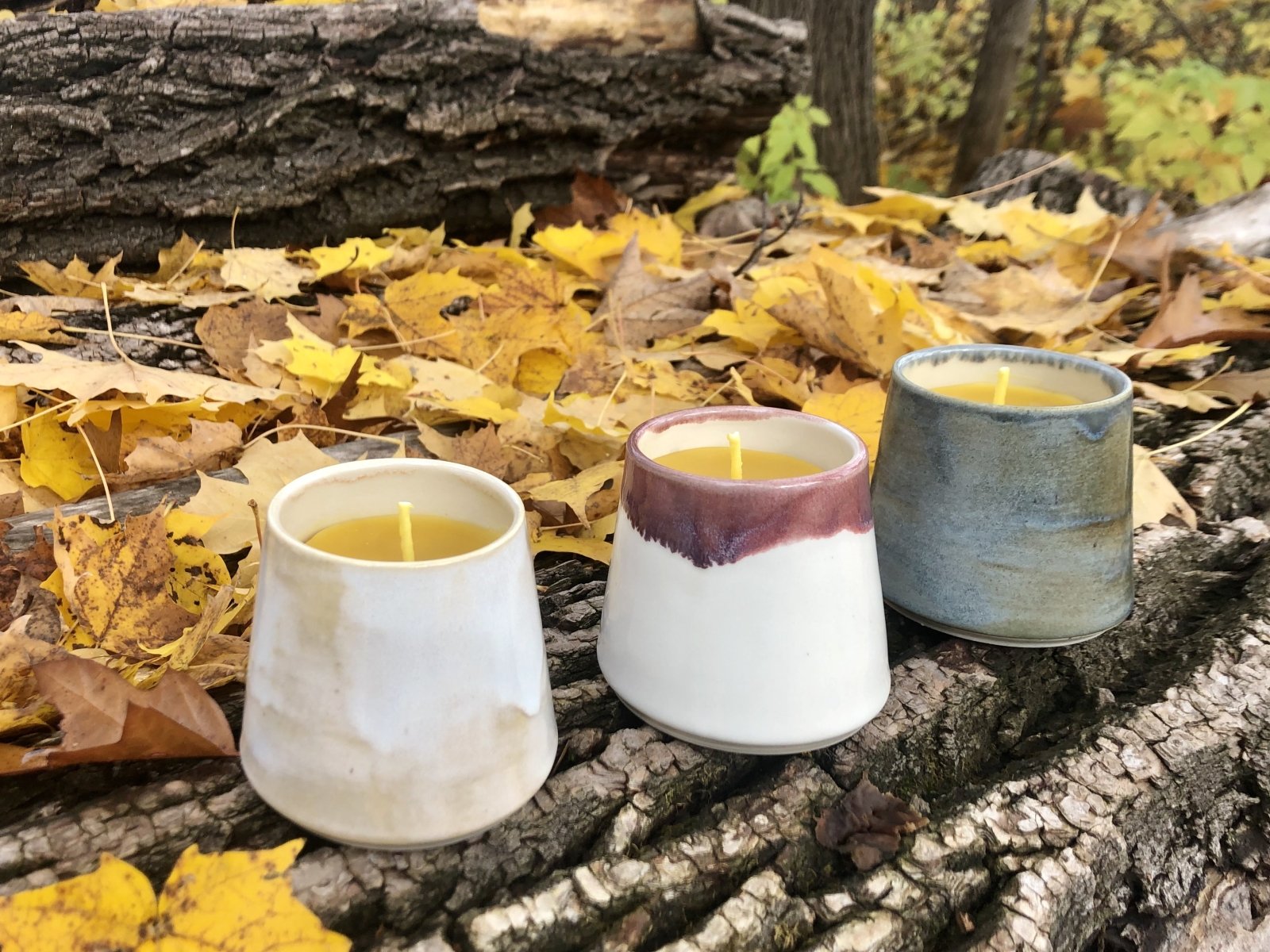Chandelle de cire d'abeille en poterie de Charlevoix - Mousse Café, coopérative de solidarité