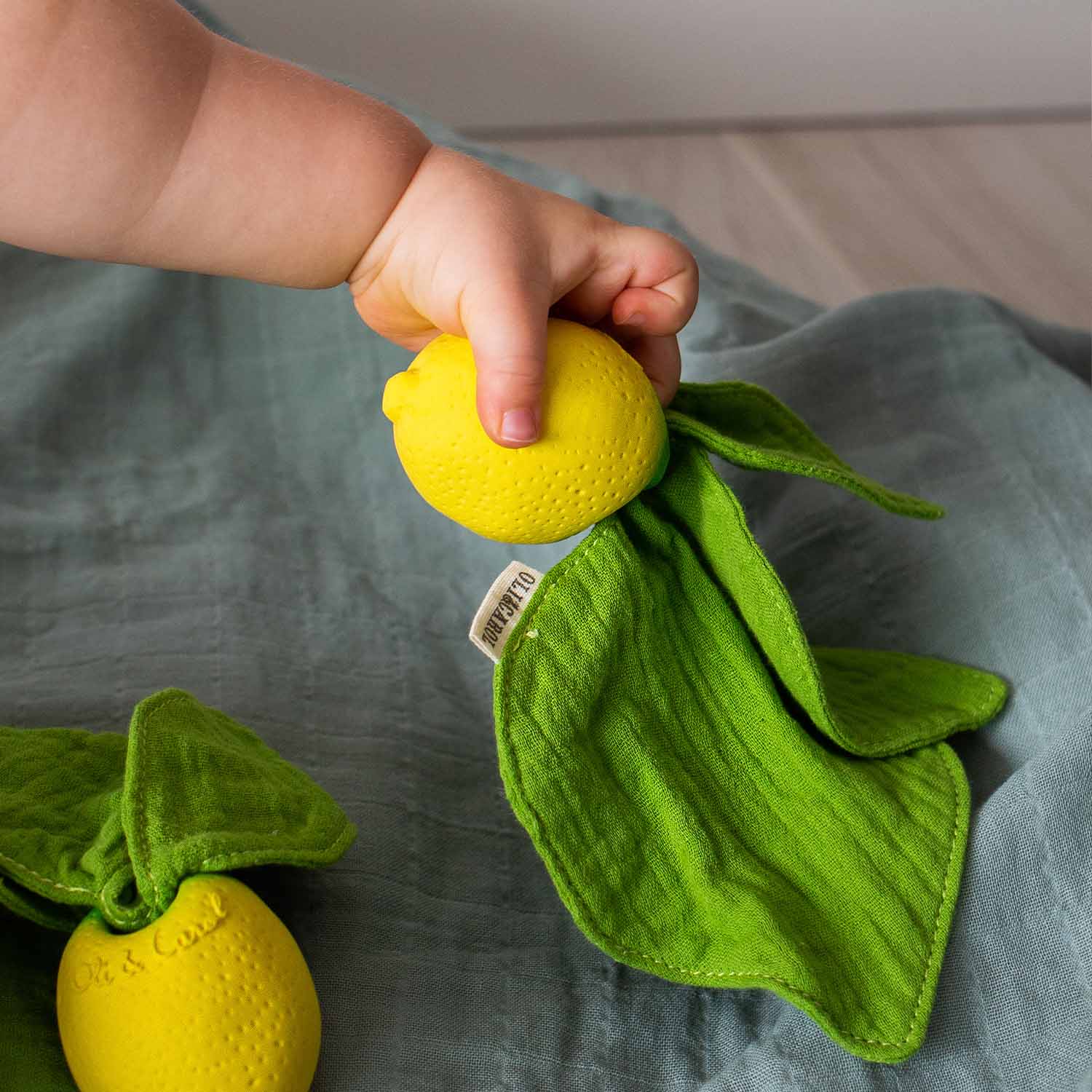 Mini Doudou-Anneau de Dentition - John Lemon - Mousse Café coop de solidarité