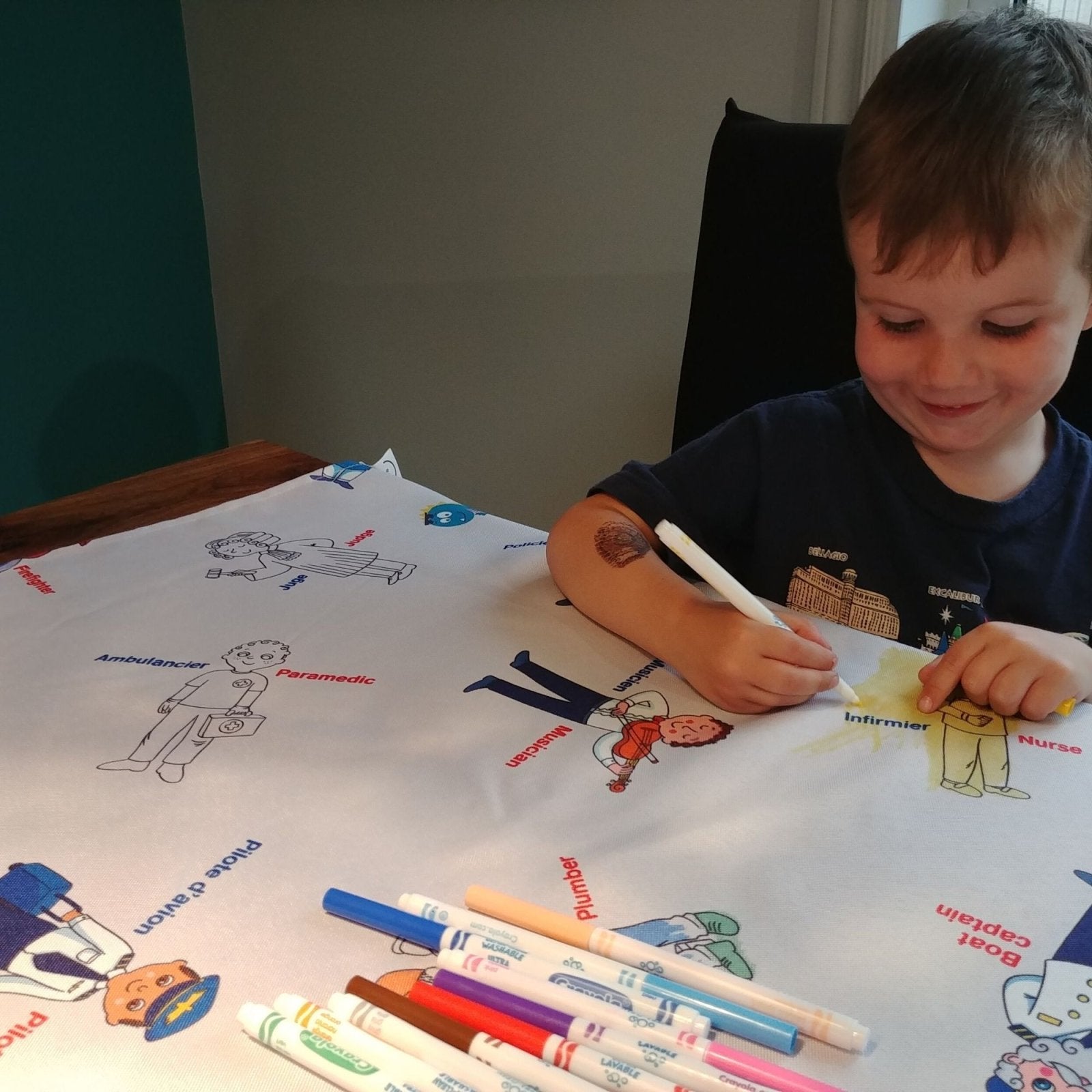 Nappe à colorier - Professions 60 x 90 po - Mousse Café, coopérative de solidarité